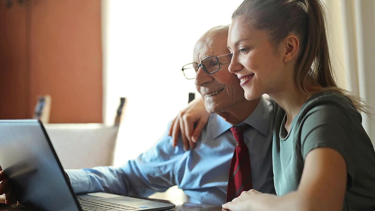 Digitale Sicherheit für Senioren: So schützen Sie Eltern vor Phishing